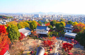 秋の犬山城下町